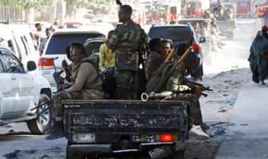 Ledakan di jalan Mogadishu disebabkan bom bunuh diri yang menargetkan Mohamed Ibrahim Moalimuu